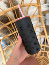 Load image into Gallery viewer, Slim can with heart straws
