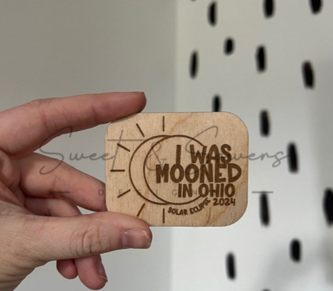Mooned eclipse magnet