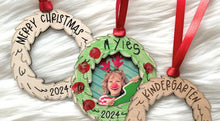 Load image into Gallery viewer, Wreath picture ornament
