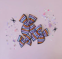 Load image into Gallery viewer, Halloween striped bow
