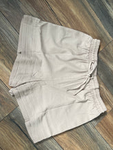 Load image into Gallery viewer, Large tan / brown layered shorts
