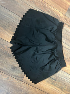 Medium black scallop shorts - RTS